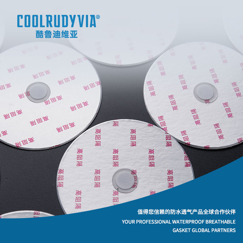 Garnitură impermeabilă respirabilă