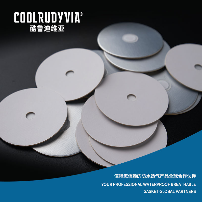 Garnitură impermeabilă respirabilă