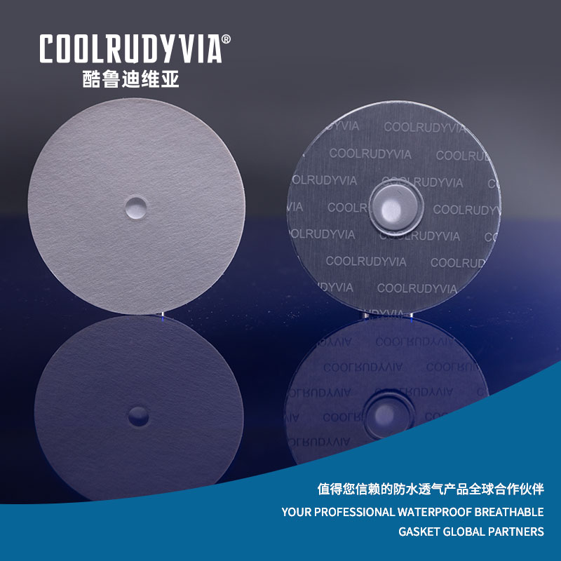 Garnitură impermeabilă respirabilă