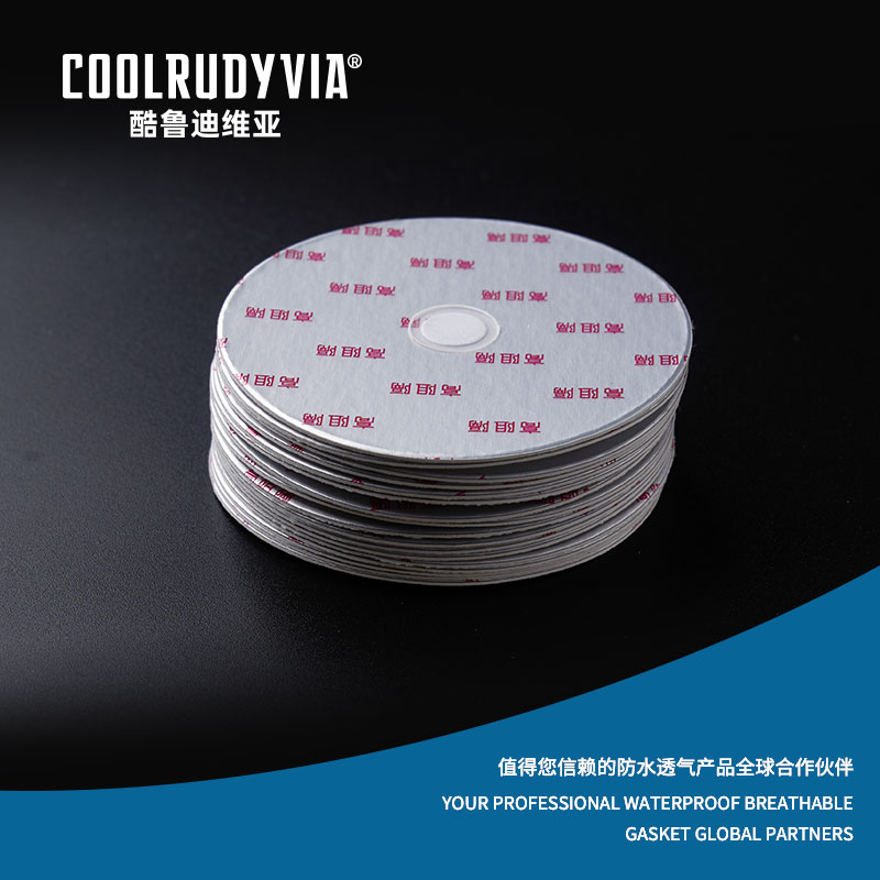 Garnitură impermeabilă respirabilă