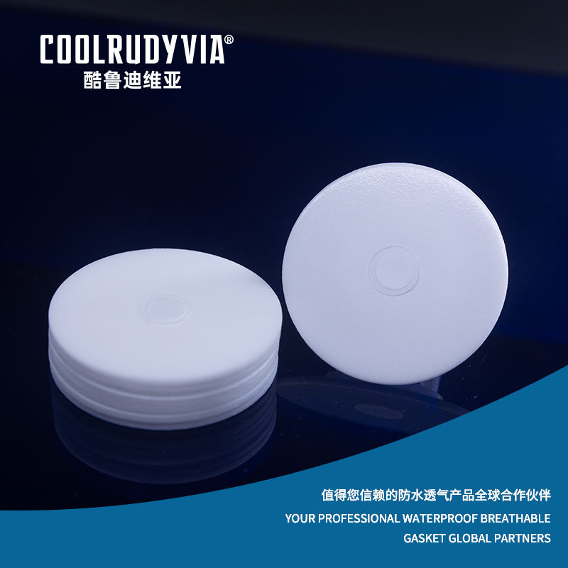 Garnitură impermeabilă respirabilă