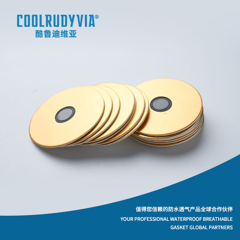 Garnitură impermeabilă respirabilă